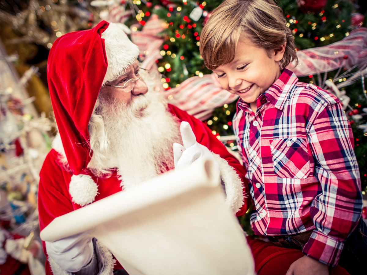 Photos with Santa in Dallas for 2024: boy with santa