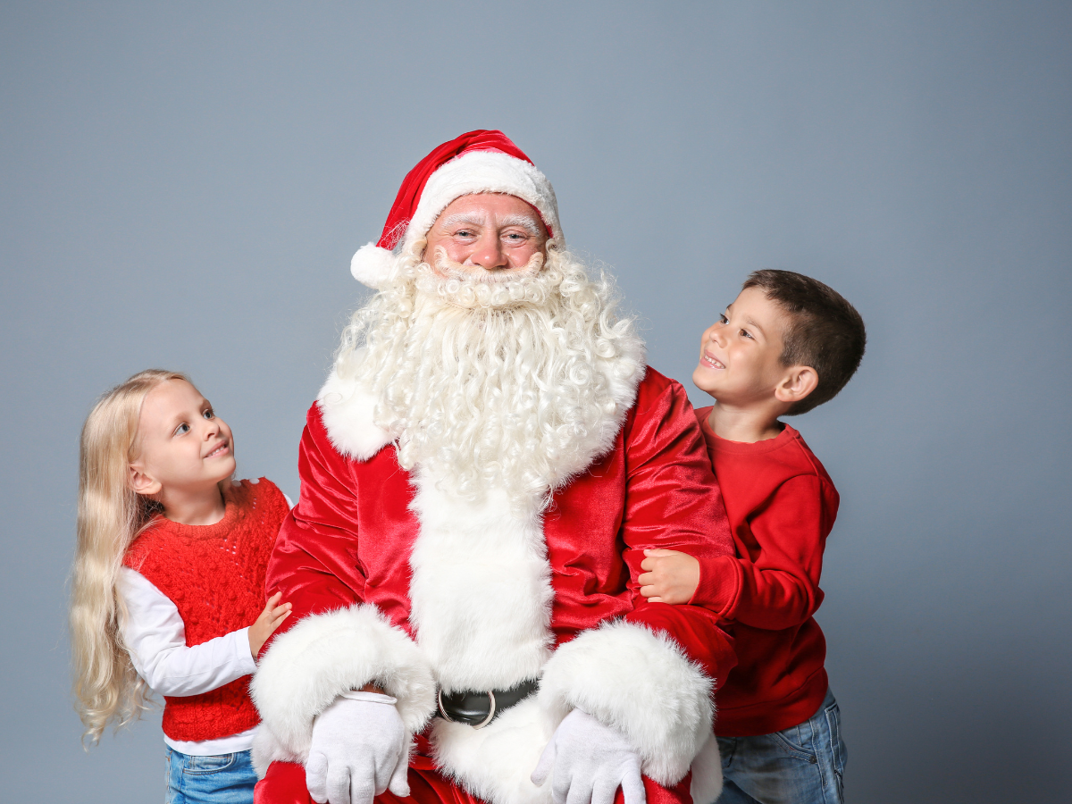 Photos with Santa in Dallas for 2024: kids with Santa