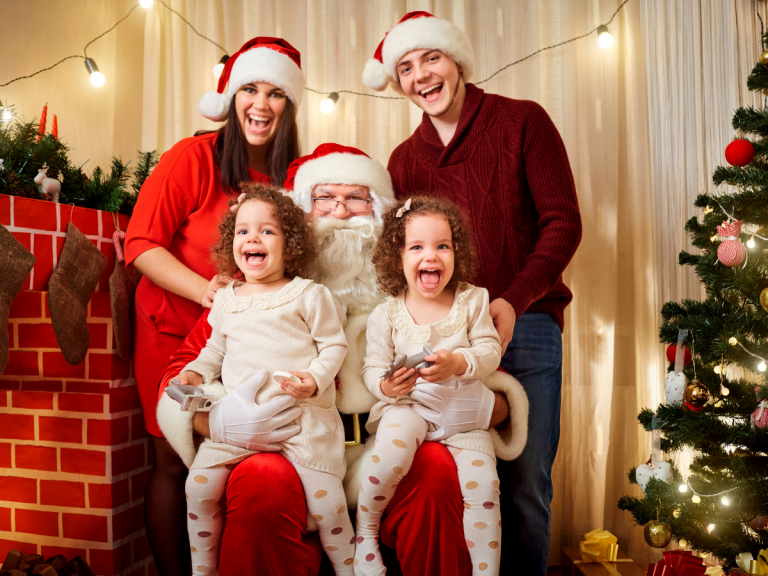 Photos with Santa in Nashville: family photo with Santa