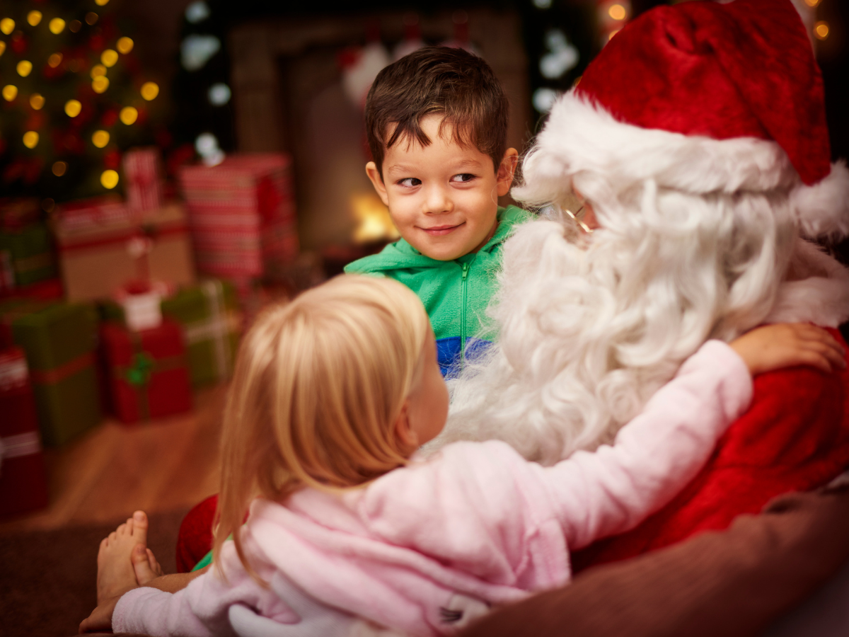 Photos with Santa in Nashville: kids sitting with Santa