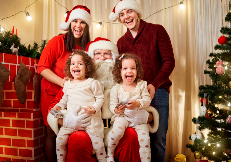 Photos with Santa in Nashville: family photo with Santa